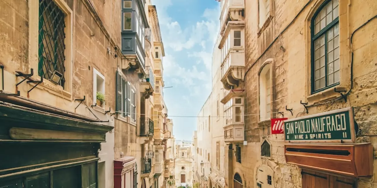 What are some pros and cons for living in Malta?